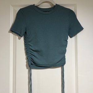 Ribbed adjustable tie top